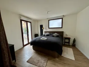 Atypical apartment, with garden - Image 5