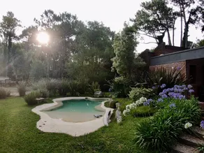 Large house with a park and swimming pool - Image 3