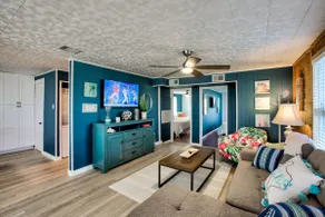 HOT TUB, King Bed, Dog Friendly, EV Station, Wi-fi - Image 2