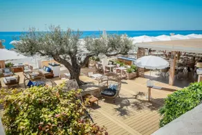 Belle Époque Villa Terrace · Parking · 5 min Beach - Image 5