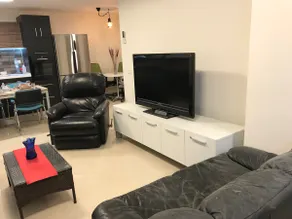A luxurious guest apartment with a swimming pool and Jacuzzi in Jerusalem - Image 4