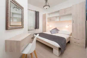 Urban Centre 2 Bedroom app w Parking & near Beach - Image 2