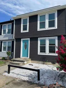 Modern & Recently Renovated Beach house. Sleeps 6 - Image 2