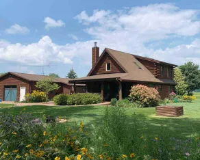Wisconsin Waterfront Getaway - Image 2