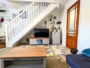 Beautiful 2 Bedroom House in Quiet Location - Image 2