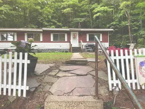 Cozy Up in this Wooded Laurel Highlands Retreat - Image 2