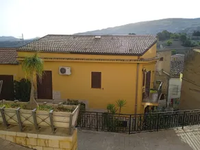 GRETA'S HOUSE - Image 3