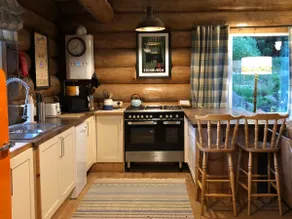 Willowmere Luxury Log Eco-Cabin - Image 5