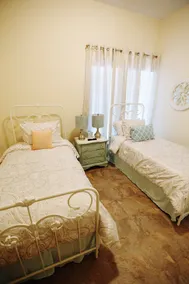 In the HEART of Knoxville! 3BR/2BA - Sleeps 10 - Image 4