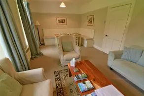 Gardeners Cottage - Image 5