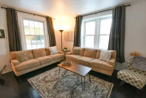 Farmhouse Style Home close to Downtown Green Bay - Image 2