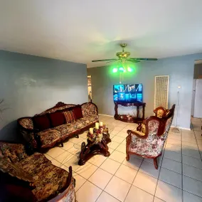 Home3BDRM/CieloVistaMall/Basset/DelSolHos/Epcc/i10 - Image 5