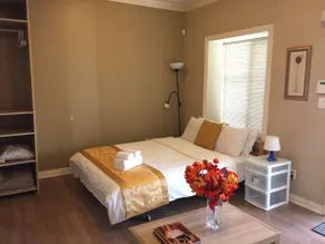 Independent Suite near Skytrain - Image 2