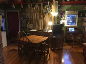 The Artist's Apartment above Liggett Pottery - Image 2