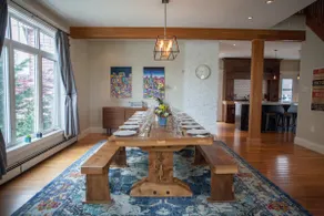 Vibrant Downtown Estate with Parking - 8 Bedrooms - Image 4