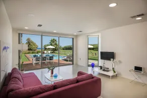 Blue Sea Luxury Villa - Image 2