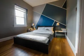 Artsy 2 bedroom apartment in the Armory District - Image 3