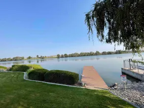 Fall Lakefront Escape: Hot Tub, Dock & Game Room - Image 3