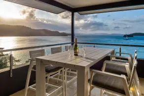 Edge 16 Waterfront Modern Luxury With Buggy - Image 3