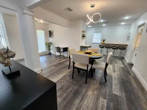 Historical SodoHouse DT near hospitals - Sleeps 11 - Image 3