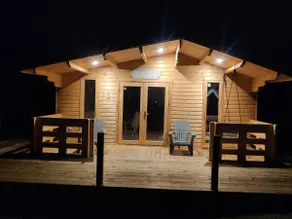 Luxury log cabin with wood fired hot tub - Image 5