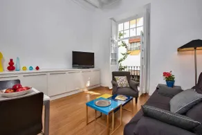 Contemporary apartment in the Old Town - Image 4