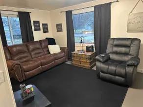 Affordable 2BR•3 Beds • Comfort at The Black House - Image 2