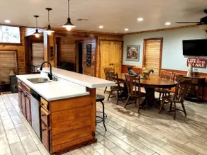 Bay Dreamer Custom Lakefront House, Boathouse and Ramp on Toledo Bend Lake - Image 5