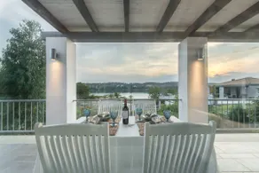 Minimal Sea View Maisonette - Image 3