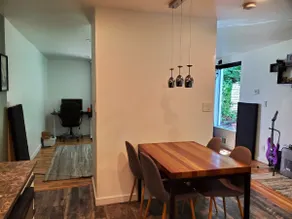 Charming city house in the woods(w hot tub) - Image 3