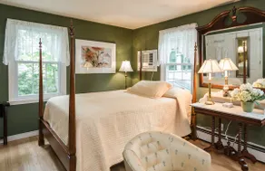 Suite; 1 Bedroom & Living Area/Xtra Bedrm; Kitchen - Image 2