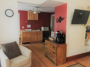 Charming 3 Bedroom near Capitol and Alliant Center - Image 4