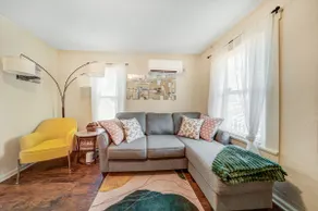Cozy Chalet Bungalow in West Park - Cleveland - Image 3