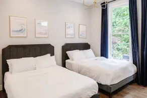 Sleeps 22: Entire 3-Unit Building, 5 Baths, 5 Min to Downtown - Image 5