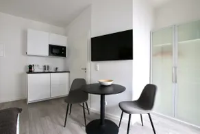 Cozy studio with balcony in great location - Image 3