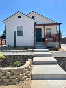 Maggie’s Place / Old Town Clovis - Image 2
