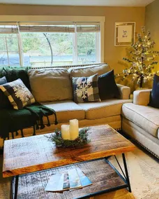 Charlies Riverfront Cottage - Hot tub & Fireplace - Image 2