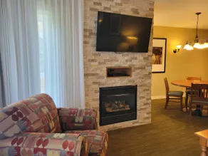Spacious 1-br w jacuzzi at Horseshoe Valley - Image 4