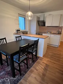 New and cozy in a prime location - Image 4