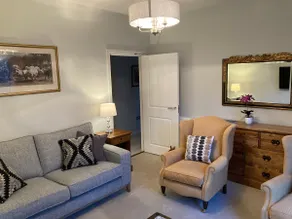 Hedgefield House - Serene Top Floor Apartment - Image 2