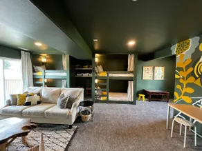 Happy Haven: Sleeps 12, Game Room, Hot Tub & Views - Image 2