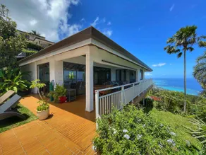 House with breathtaking views of the lagoon and Moorea - Image 2