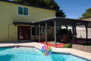 Modern remodeled house with pool near Strip - Image 2