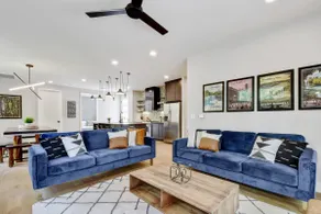 Picturesque Group Travel Retreat | Quick Uber DT - Image 2