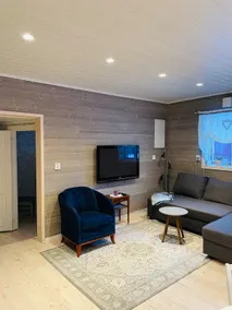 Cozy newly-renovated guest house with lakeside location. - Image 4