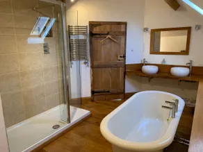 Beautiful Barn, hot tub, 2-4 people, en-suite - Image 5