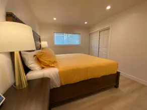 Beautifully Renovated 2B1B • Private Backyard • Steps to Beach • Free Parking - Image 4