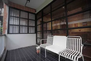 Papaya House Mid century stay - Image 3