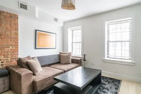 Brownstone Garden Floor Apartment - Image 5