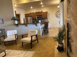 TJ Rancher home, private yard, king beds, 2.5 bath - Image 3